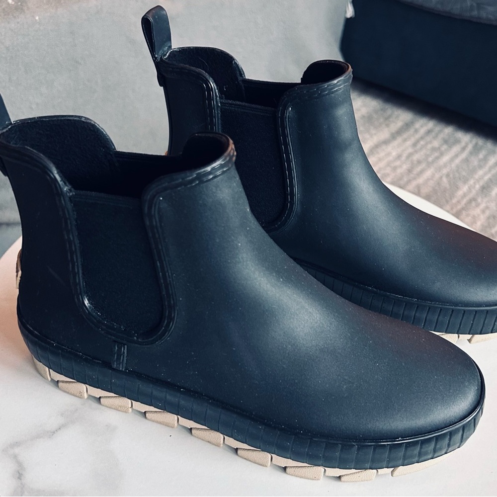 Women’s Black Sperry Rain Boot
